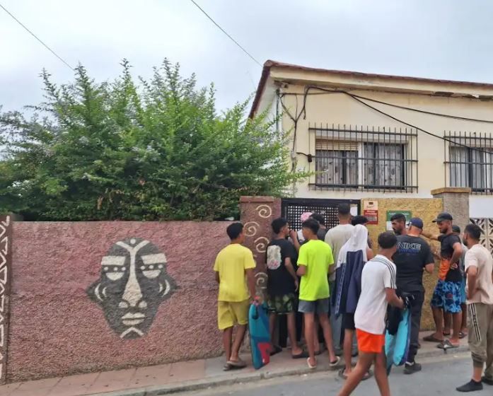 Migliaia di migranti nel limbo di Ceuta: «Cerchiamo i minori che vivono in strada»