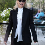 Pamela Anderson a Venezia: l'eleganza sartoriale punta sul minimalismo al Lido
