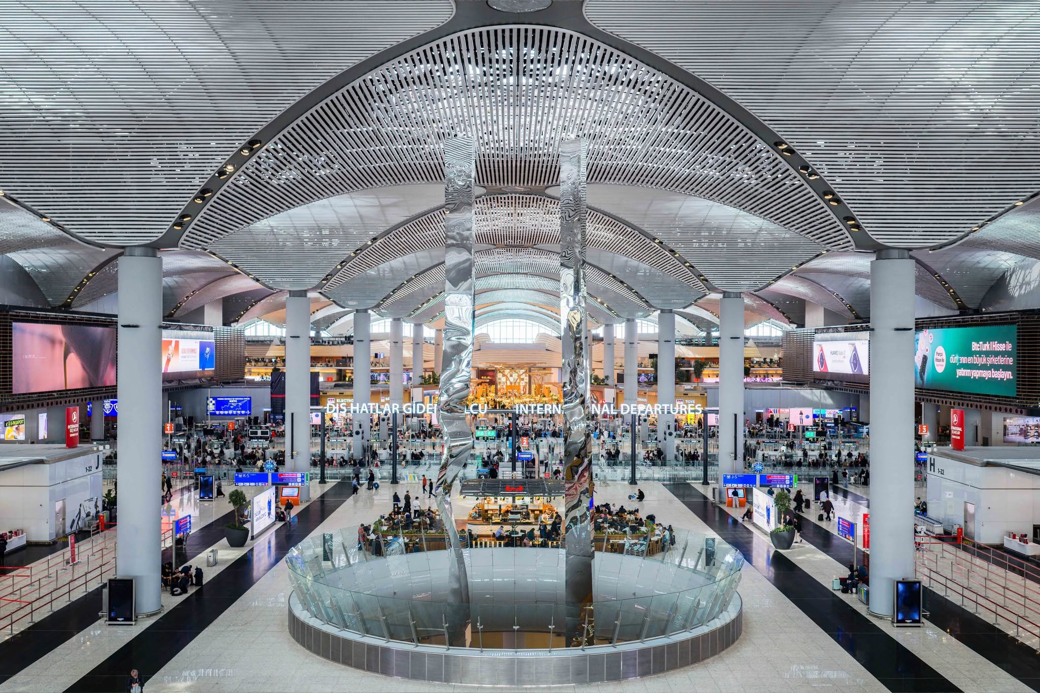 Voli, Istanbul scavalca Londra Heathrow: è l’aeroporto più connesso al mondo. Pesa la guerra nel Golfo