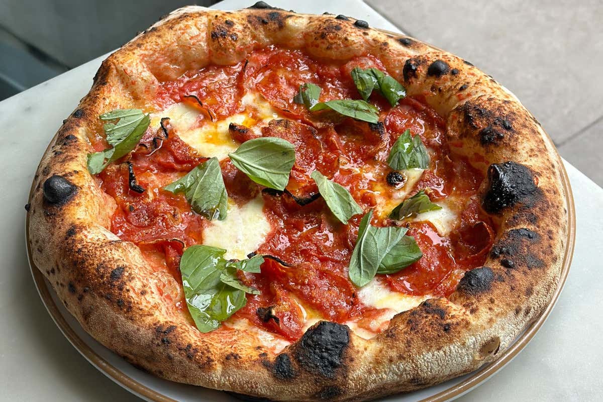 Una pizza di "Napoli on the road"