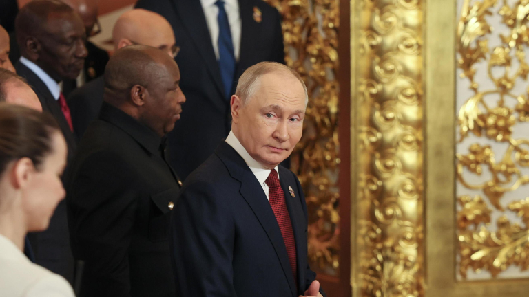 Le mosse di Putin, tra summit e nuove bombe sull'Ucraina