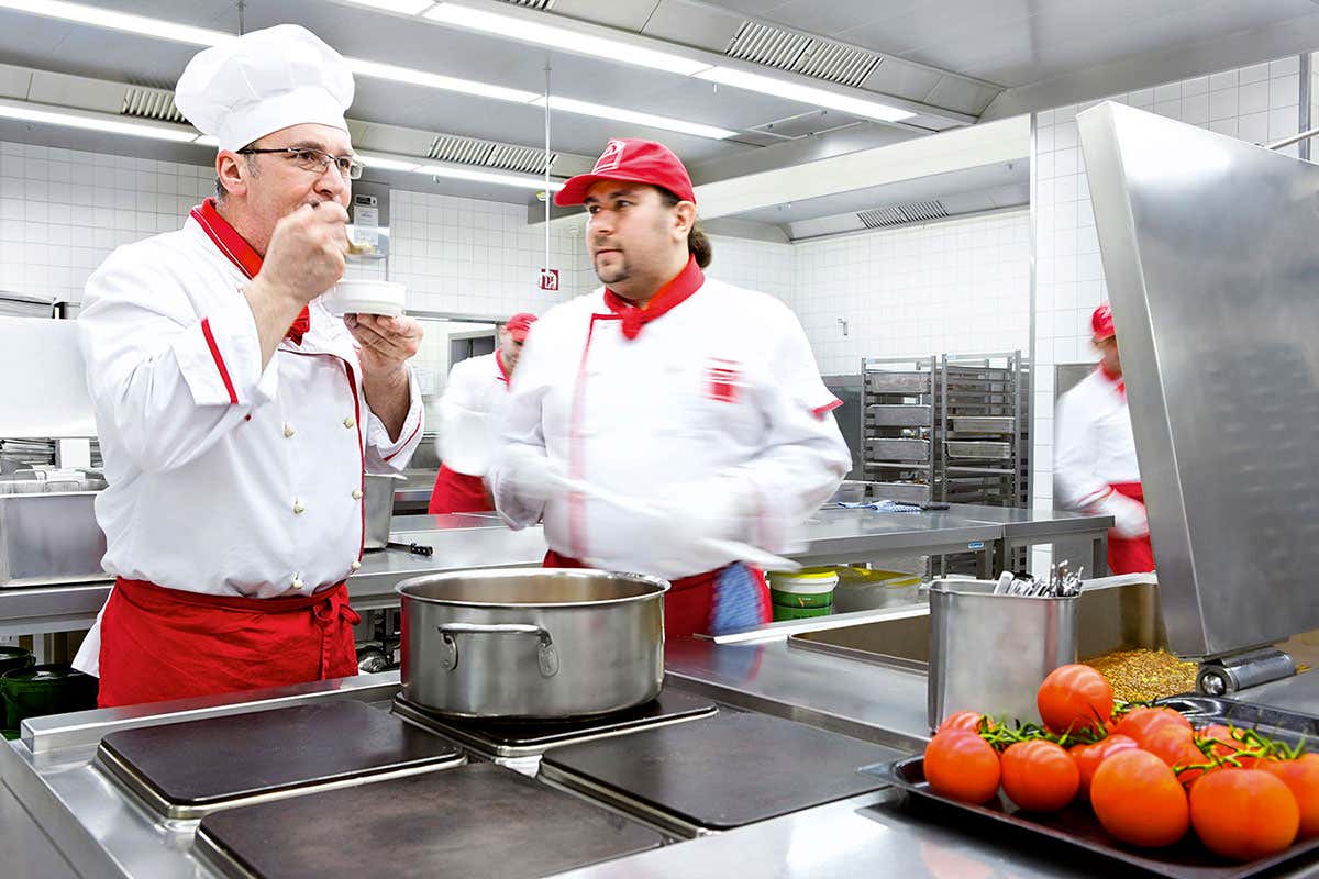 Chi sarà il Cannavacciuolo delle mense? Dussmann mette gli chef in gara